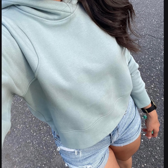💙LULULEMON LOUNGEFUL CROPPED HOODIE/JACKET-SILVER BLUE-14💙 - Picture 3 of 13